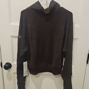 ALO Yoga Womans Waffle Knit Dark Brown Turtleneck Sweater.